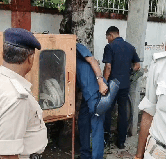 कोने-कोने की टीम कर रही जांच।
