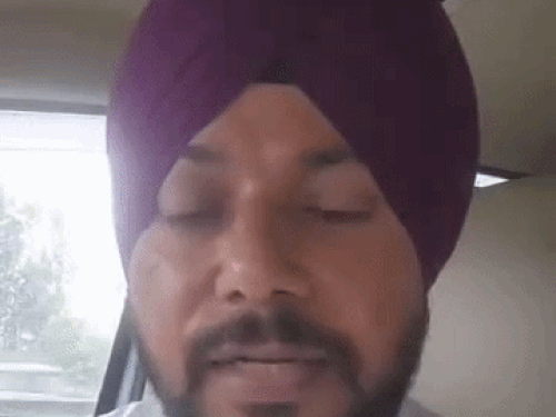 गुरनाम सिंह चढूनी के फेसबुक पर डाली गई वीडियो में बोलता उनका बेटा।