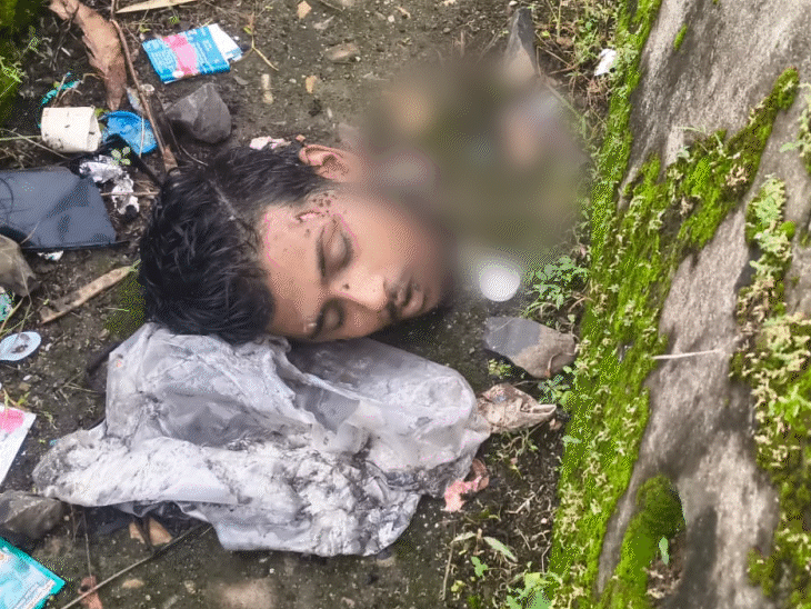 ट्रेन से कटकर धड़ से अलग हुआ सिर ट्रैक के किनारे पड़ा मिला।