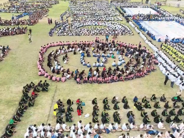 8,534 लोगों की मानव श्रृंखला ने बनाया वर्ल्ड रिकॉर्ड।