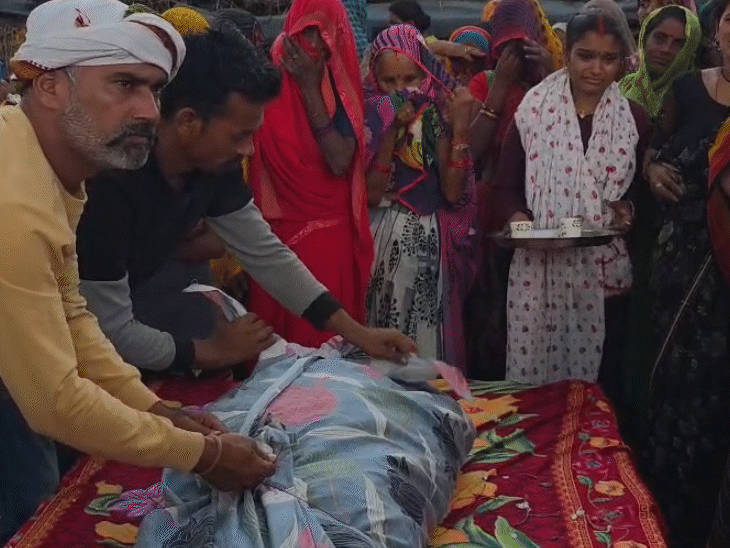 तीन महीने बाद विपिन के अवशेषों को एक पोटली में बांधकर परिवार को सौंप दिया गया.