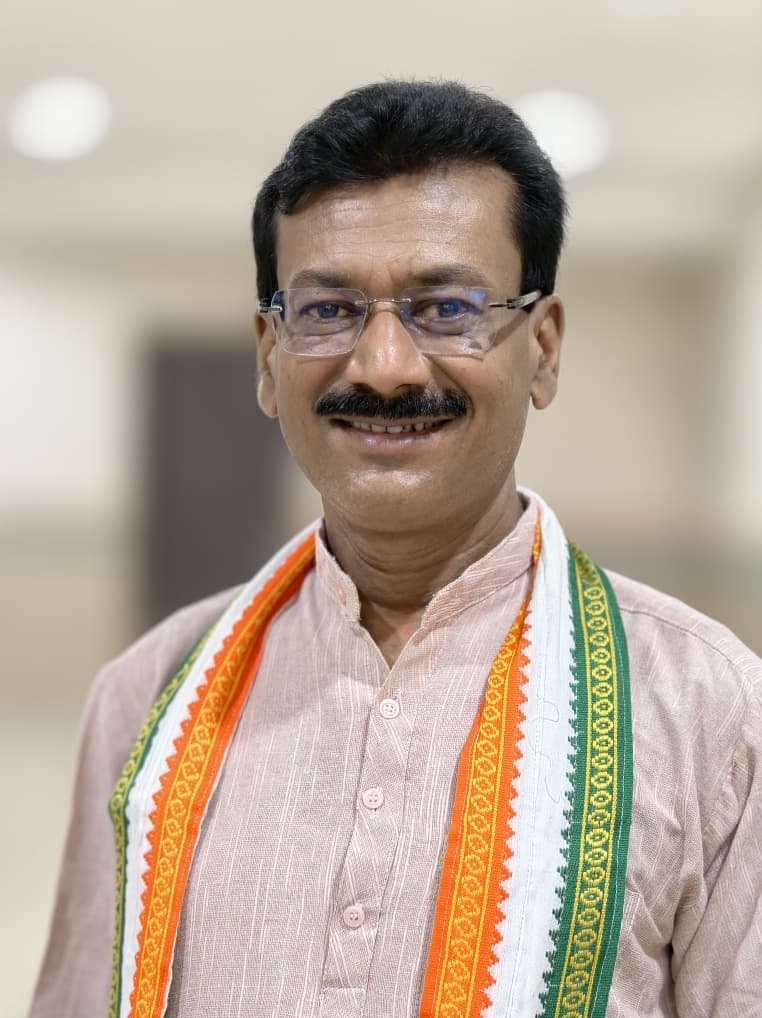 कांग्रेस प्रवक्ता धनंजय ठाकुर ने कहा कि प्रदेश में करीब 57 हजार शिक्षकों के पद खाली हैं।