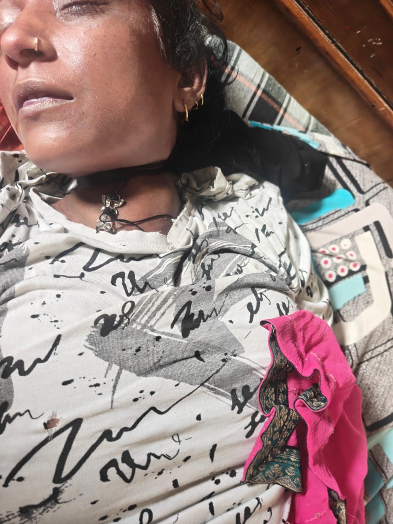 दर्शना का गला चुन्नी से घोंटा हुआ था।