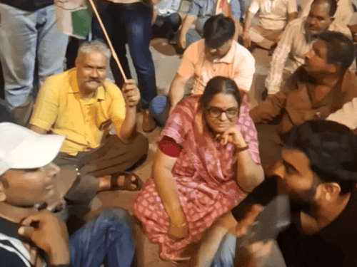 कल्याण सर्किल पर 2 घंटे तक धरना दिया गया।