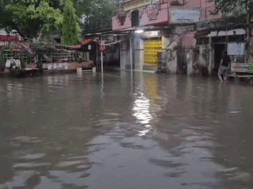सीकर शहर में रातभर हुई बारिश के कारण शहर के कई हिस्सों में पानी भर गया है।