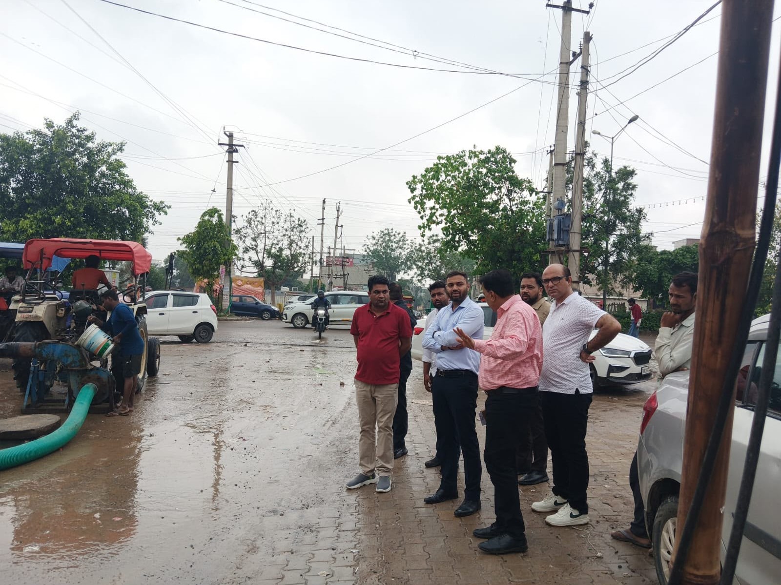 आयुक्त ने लिया संभावित क्षेत्रों का जायजा, 24 घंटे पंप तैनात रखने, नालों की सफाई के निर्देश|फर्रुखनगर,Farrukh Nagar - Dainik Bhaskar