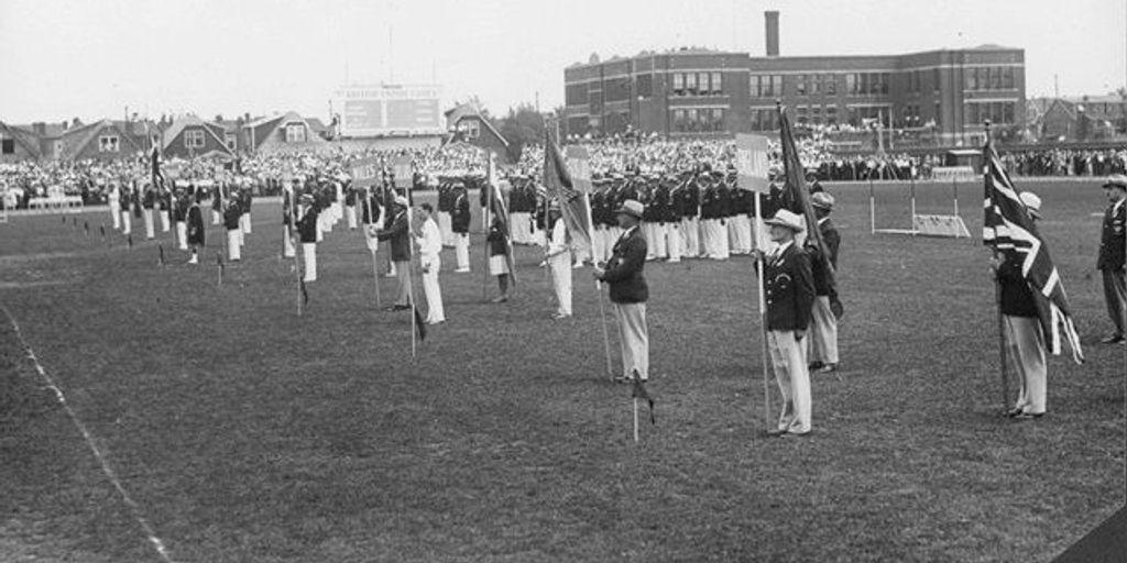 हैमिल्टन में 1930 में पहले ब्रिटिश एम्पायर गेम्स आयोजित किए गए थे। इसमें केवल 11 देश, करीब 400 खिलाड़ी, सिर्फ 6 खेल शामिल थे।