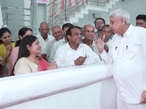 15 जुलाई को भाजपा प्रवक्ता नेहा धवन रामपाल से मिलने गई थीं। तब रामपाल ने श्रीराम पर विवादित बयान दिया था।