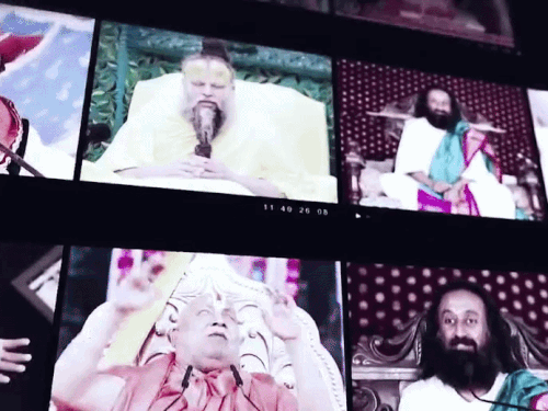 रामपाल की टीम ने वीडियो को एडिट कर हिंदू धर्म गुरुओं पर निशाना साधा था।