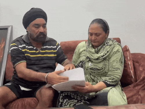 जानकारी देते कुलदीप सिंह और उनकी पत्नी