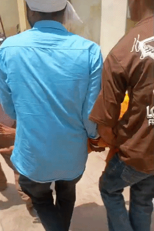 रात से इलाज का इंतजार कर रही महिला को परिजन वापस ले गए।