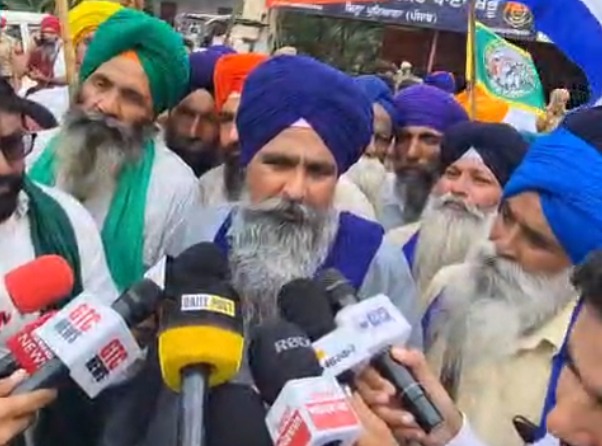 किसान नेता सरवन सिंह पंधेर ने मंत्री के साथ हुई बातचीत की जानकारी दी।