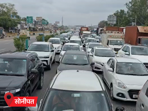सोनीपत में कुंडली-सिंघु बॉर्डर पर लगा चार किलोमीटर लंबा जाम।