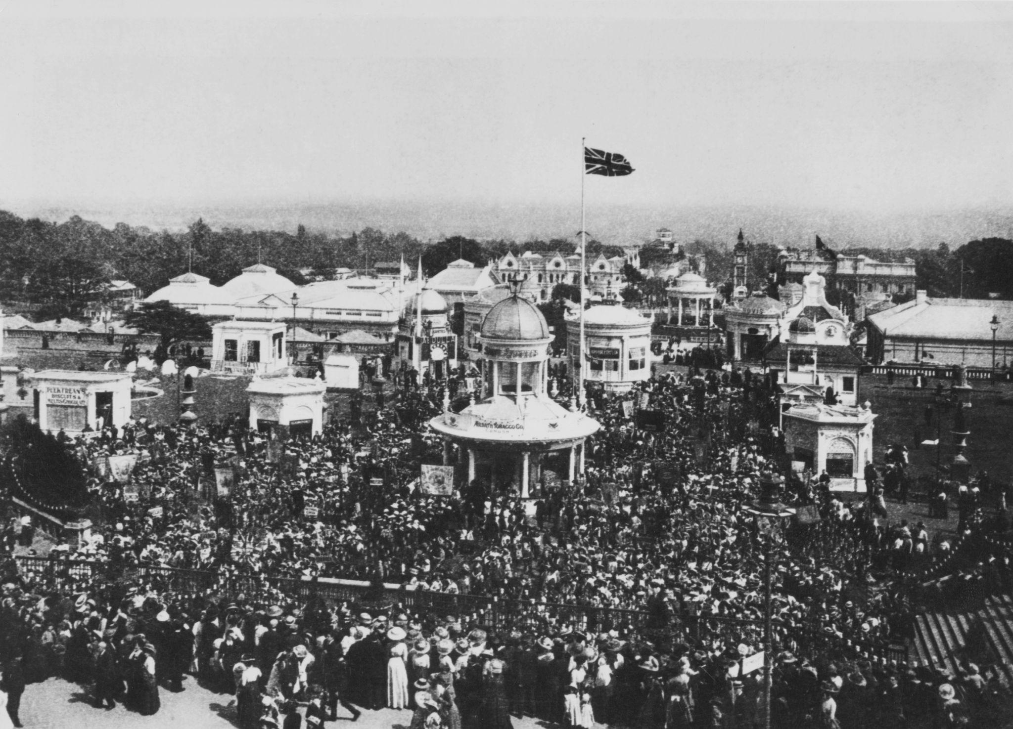 1911 में लंदन के क्रिस्टल पैलेस में आयोजित 'फेस्टिवल ऑफ एम्पायर' में ब्रिटिश साम्राज्य के अलग-अलग देशों के लोग पहुंचे थे।