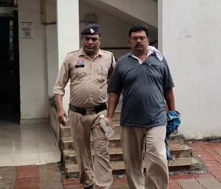 आरोपियों ने हजारों निवेशको से करोड़ो रुपए की धोखाधड़ी की थी।