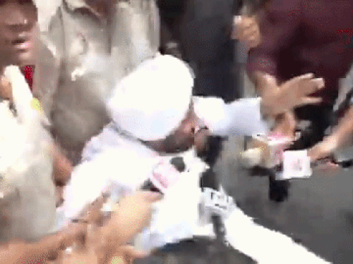 कांग्रेस सांसद चरणजीत चन्नी ने कहा कि सरकार छात्रों की नहीं सुनती है।