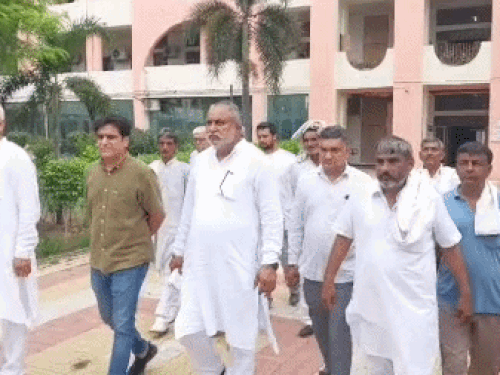 खाप प्रतिनिधि रहे साथ; बोले- परिवार को केवल झूठा आश्वासन मिल रहा|रोहतक,Rohtak - Dainik Bhaskar