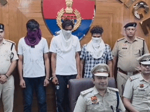 एक करोड़ से अधिक की अफीम व चरस के साथ पकड़े गए आरोपी।