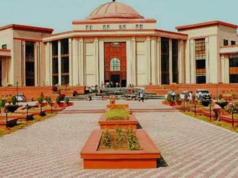 हाईकोर्ट ने कहा कि, क्या पुलिसकर्मियों का काम सिर्फ मवेशी हांकना है या व्यवस्था बनाना?