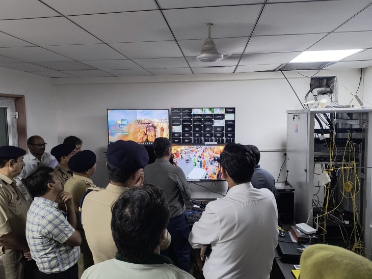 PWD गेस्ट हाउस में कंट्रोल रूम बनाया गया है।