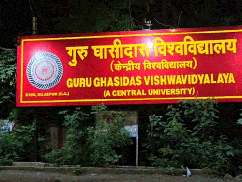 यूनिवर्सिटी का पोर्टल हैक होने के बाद प्रबंधन ने रातों रात बैठक की थी।