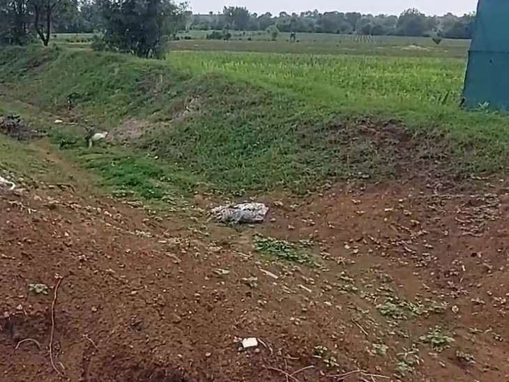 नाली निकासी न होने से फसलें तबाह होने की आशंका