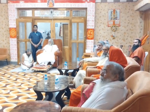 अयोध्या येथे बुधवारी दुपारी श्रीराम मंदिर ट्रस्टची बैठक झाली.