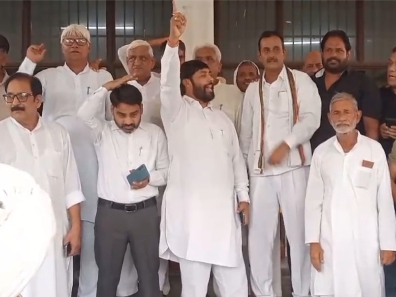 दिल्ली में छात्रों पर लाठीचार्ज का विरोध, बोले- लोकतांत्रिक अधिकारों का हनन हो रहा|महेंद्रगढ़,Mahendragarh - Dainik Bhaskar