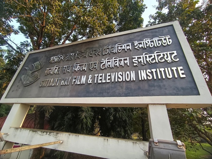 सत्यजीत रे फिल्म एंड टेलीविजन इंस्टीट्यूट (SRFTI), कोलकाता के सहयोग से संस्थान संचालित होगा।