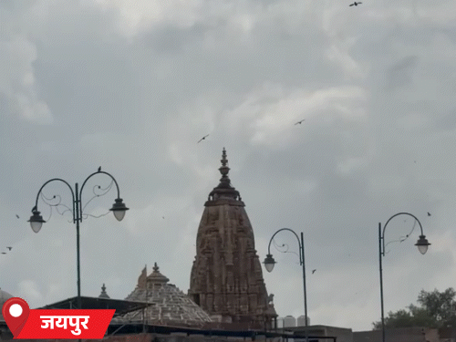 जयपुर में बुधवार को दिनभर रुक-रुककर बूंदाबांदी होती रही। हालांकि, दो दिन बारिश के बाद उमस से राहत नहीं मिली है।