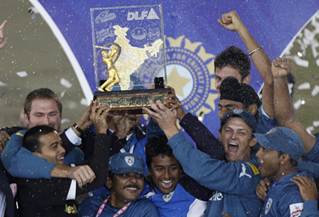 IPL 2009 का टाइटल डेक्कन चार्जर्स ने जीता था। उसने रॉयल चैलेंजर्स बेंगलुरु को 6 रन से हराया था।