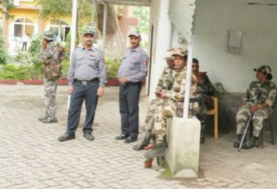 छापेमारी की कार्रवाई आज भी जारी रहने की बात कही गई है, जबकि मुख्यमंत्री हेमंत सोरेन खुद पूरे मामले की मॉनिटरिंग कर रहे हैं।