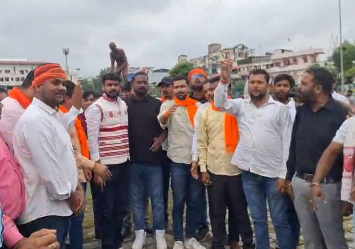 घेराव के लिए राज्यभर से कार्यकर्ताओं के जुटने की बात कही जा रही है।