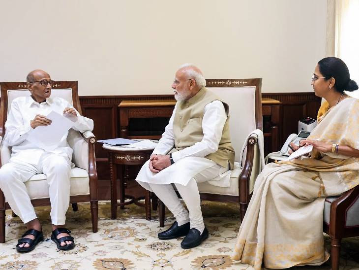 मुलाकात के दौरान शरद पवार के बेटी सुप्रिया सुले भी साथ थीं।