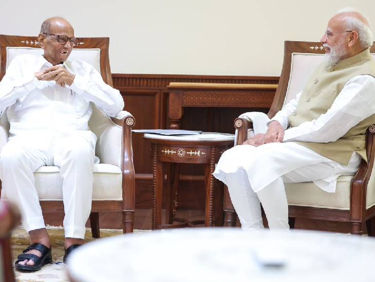 पवार और मोदी के बीच आत्मीय मुलातकात हुई।