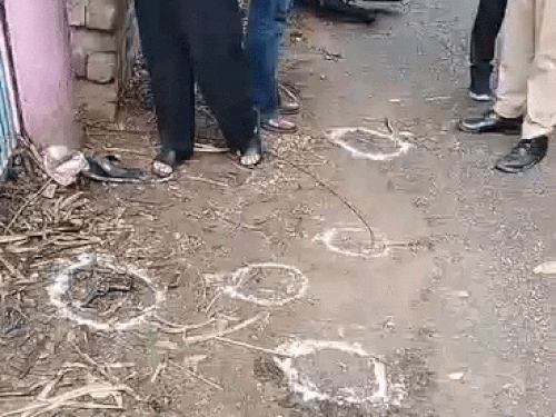 मुठभेड़ के बाद मौके पर बिखरे गोलियों के खोल।