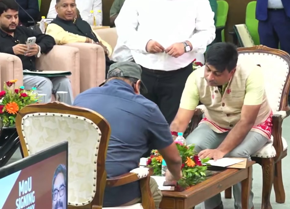 प्रोजेक्ट भवन में मुख्यमंत्री की उपस्थिति में झारखंड फिल्म डेवलपमेंट कॉर्पोरेशन और SRFTI के बीच एमओयू पर आधिकारिक मुहर लगी।