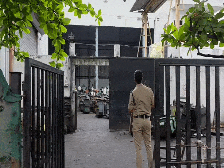 लोकायुक्त टीम ने सेमिल के अलग-अलग ठिकानों पर छापेमारी की थी.