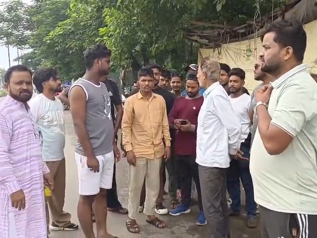 पांच बदमाश नकदी से भरा बैग छीनकर फरार, पुलिस जांच में जुटी|गिरिडीह,Giridih - Dainik Bhaskar
