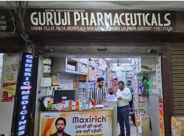 छापेमारी के दौरान इस दुकान से भी सैंपल लिए गए थे।