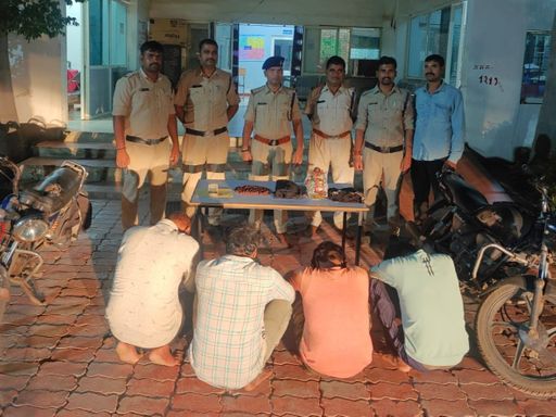 Mandsaur police had exposed a gang of fraudsters.