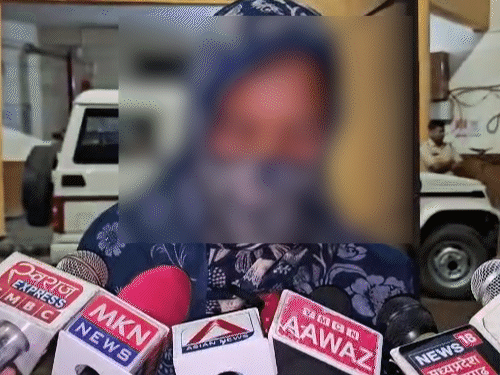 7वीं में पढ़ने वाली नाबालिग छात्रा उपसरपंच के घर काम करती थी।