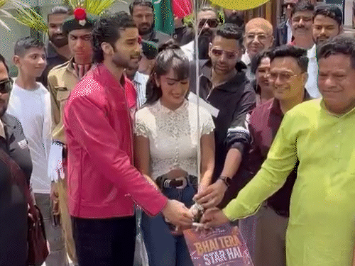 फिल्म 'भाई तेरा स्टार है' के प्रमोशन के लिए एक्टर राघव जुयाल और एक्ट्रेस निहारिका जयपुर पहुंचे.