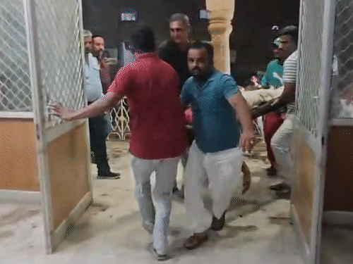 स्थानीय लोगों ने जैसलमेर स्थित राजकीय जवाहिर हॉस्पिटल की मोर्चरी में भिजवाया।