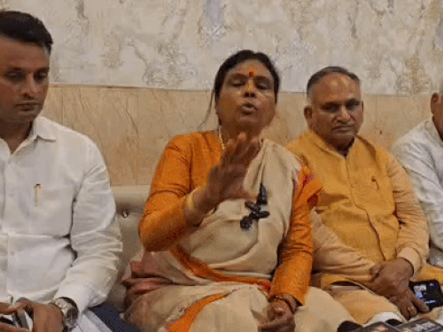 मीडिया से बातचीत करतीं भाजपा प्रदेशाध्यक्ष अर्चना गुप्ता।