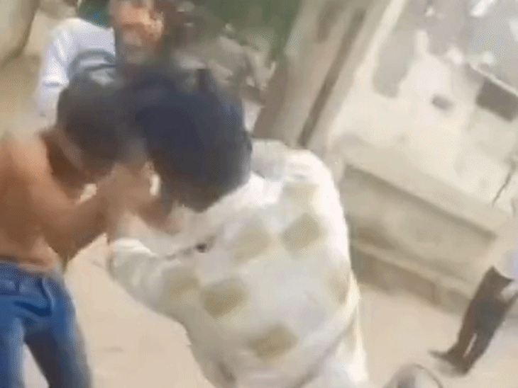 गुंडागर्दी का डर फैलाने के लिए पिटाई का वीडियो बनाया गया.