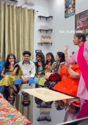 शादी के बाद से तीनों लड़कियां और उनका पति किसी रिश्तेदार के घर पर रुके हुए हैं।