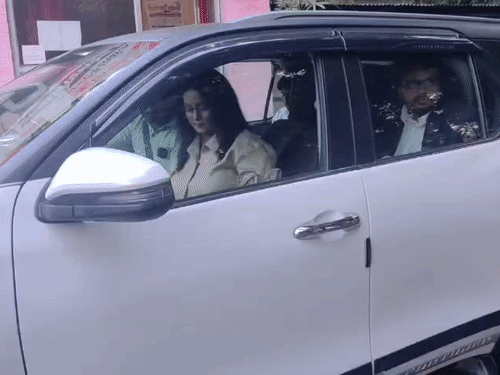भोजपुरी अभिनेत्री अंजना सिंह यांनी अभिनेता खेसारी लाल यादव यांच्यासह अनेक लोकांवर गंभीर आरोप केले आहेत.