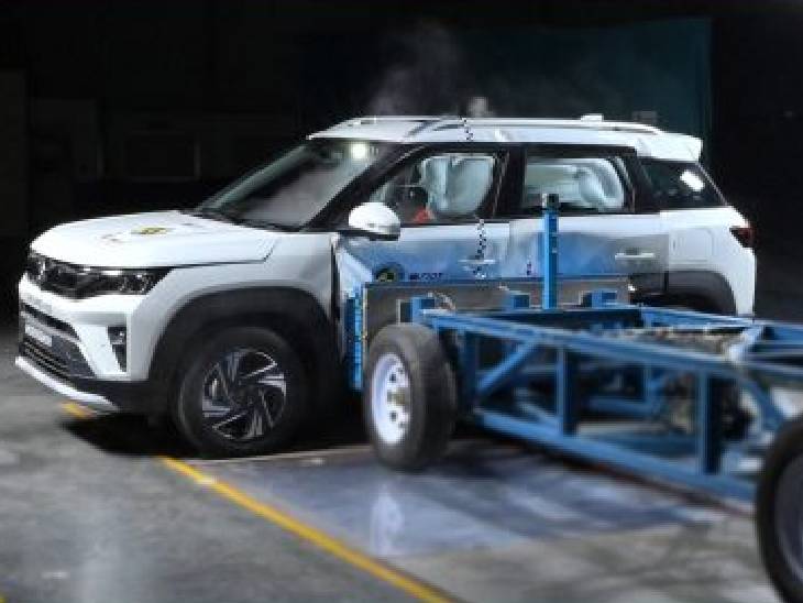 Side impact crash test of 2026 Maruti Suzuki Brezza at Bharat NCAP.