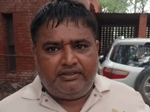 नरेंद्र, मृतक का परिजन।
